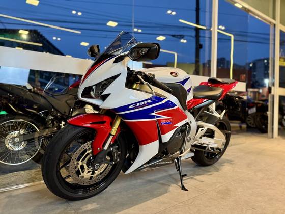 HONDA CBR 1000RR HONDA CBR 1000RR